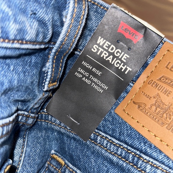 Brand new with tag Levi wedgie straight jeans - Picture 4 of 5